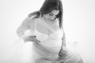 carola-portrait-maternity-bw.jpg