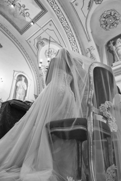 ilaria-e-alessandro-chiesa-bw.jpg