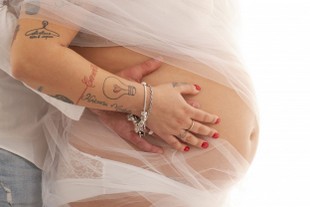 carola-maternity-portrait.jpg